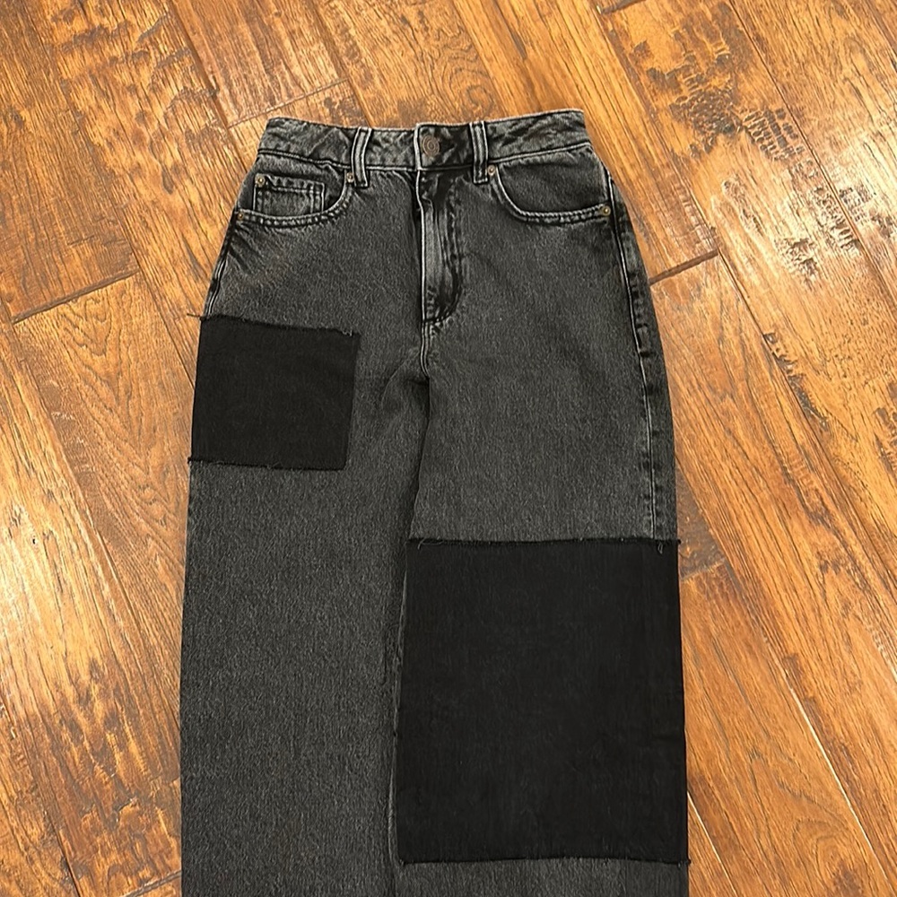 Gray and black mom jeans